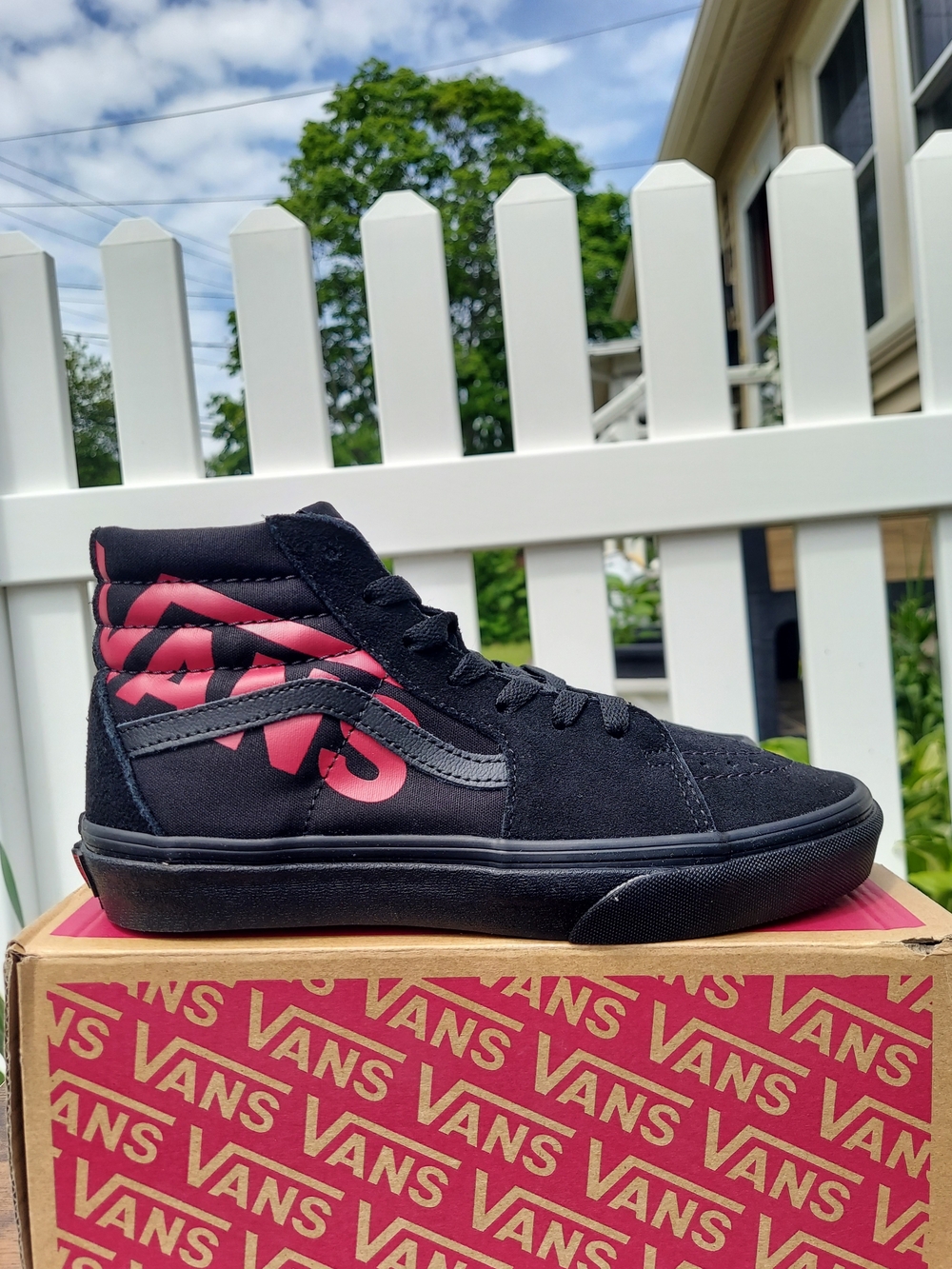 Vans Sk8-Hi Black & Red High Top Skateboarding Sneakers Big Boys Size 5 NWT